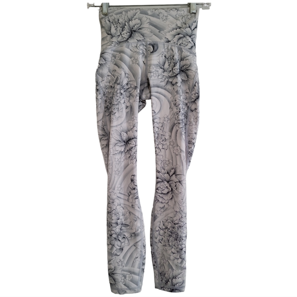 Lululemon Train Times 7/8 Pant in Twine White Multi / White 2 Full-on Luxtreme